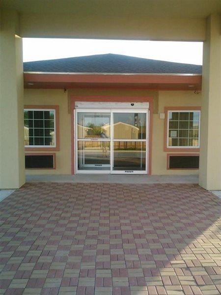 Rodeway Inn Dilley Экстерьер фото