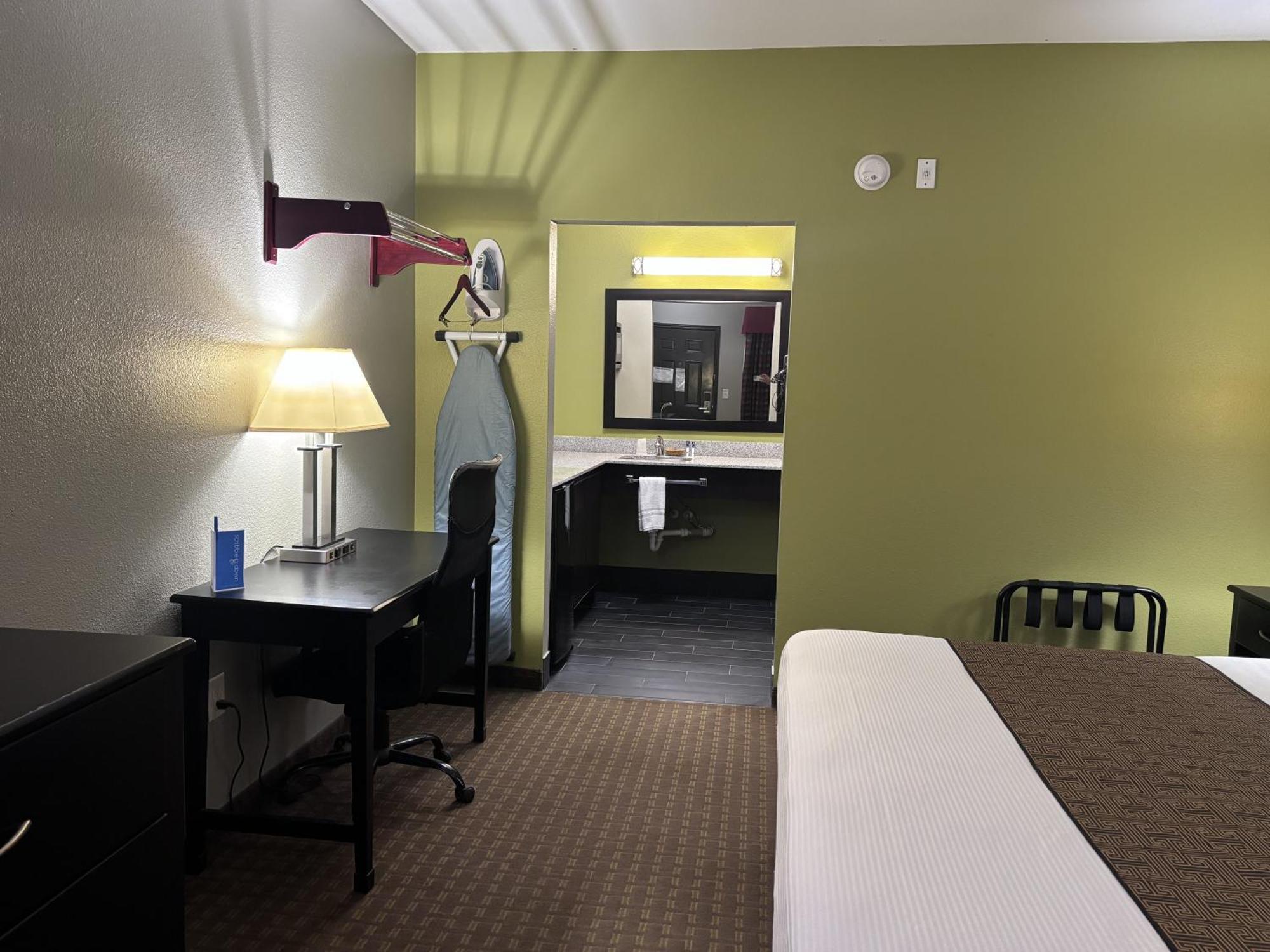 Rodeway Inn Dilley Экстерьер фото