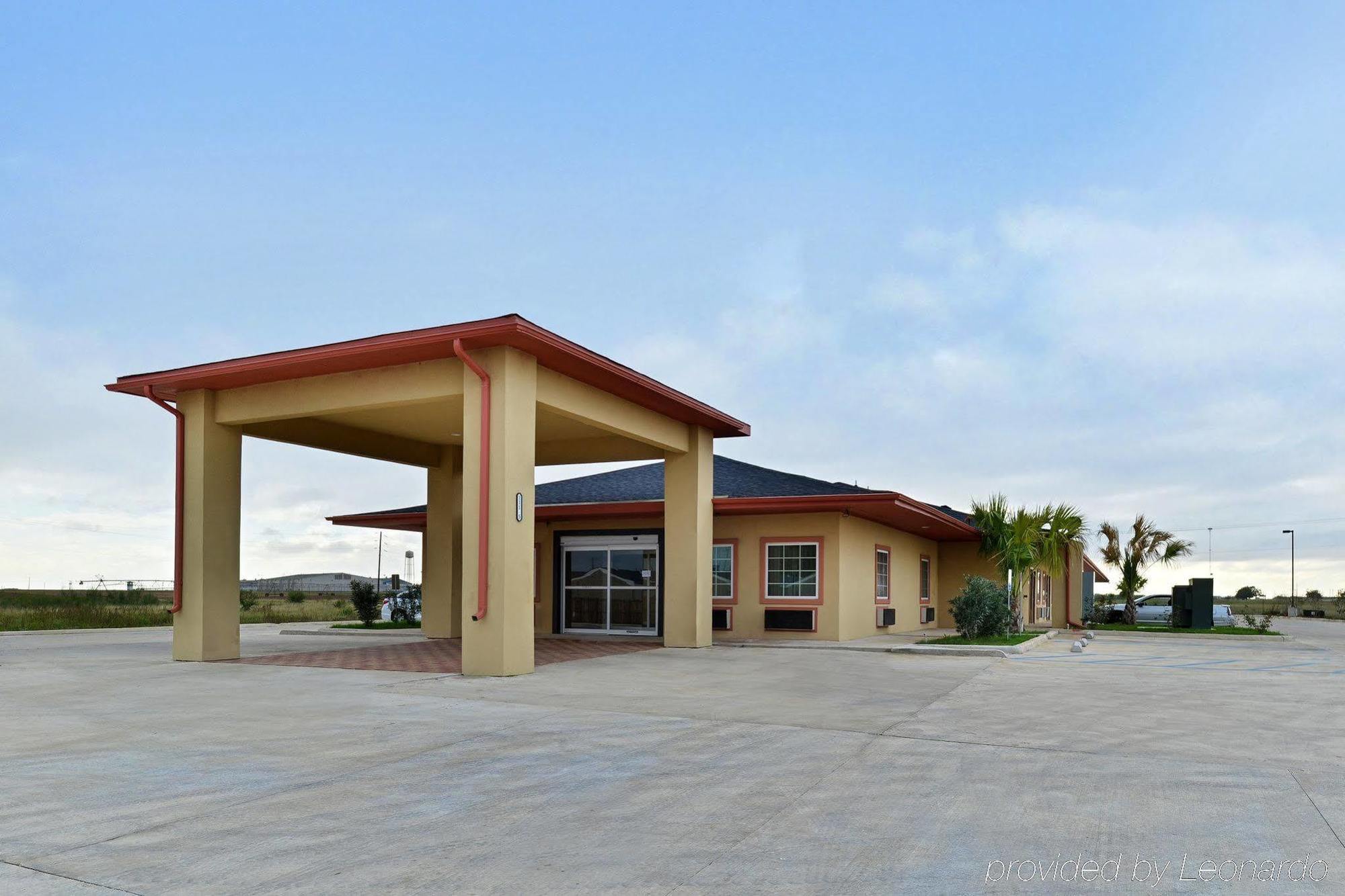 Rodeway Inn Dilley Экстерьер фото