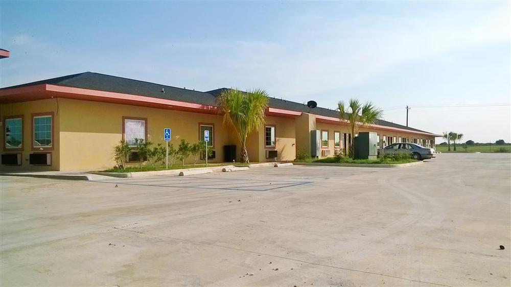 Rodeway Inn Dilley Экстерьер фото