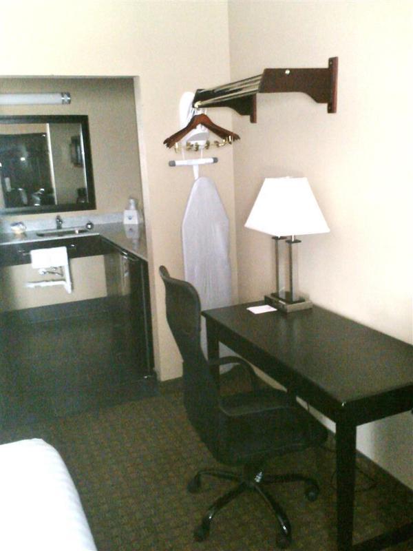 Rodeway Inn Dilley Номер фото